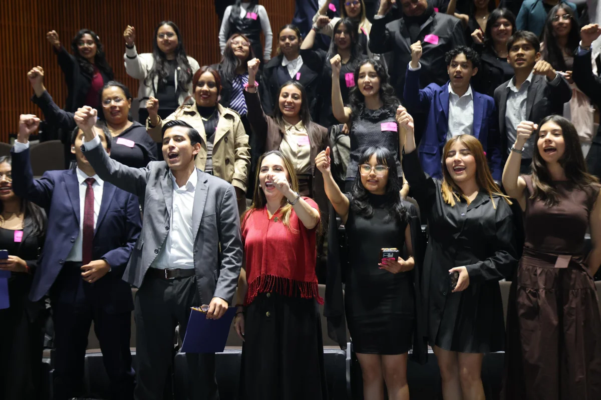 Integrantes y asesores de la comunidad Invictus reunidos