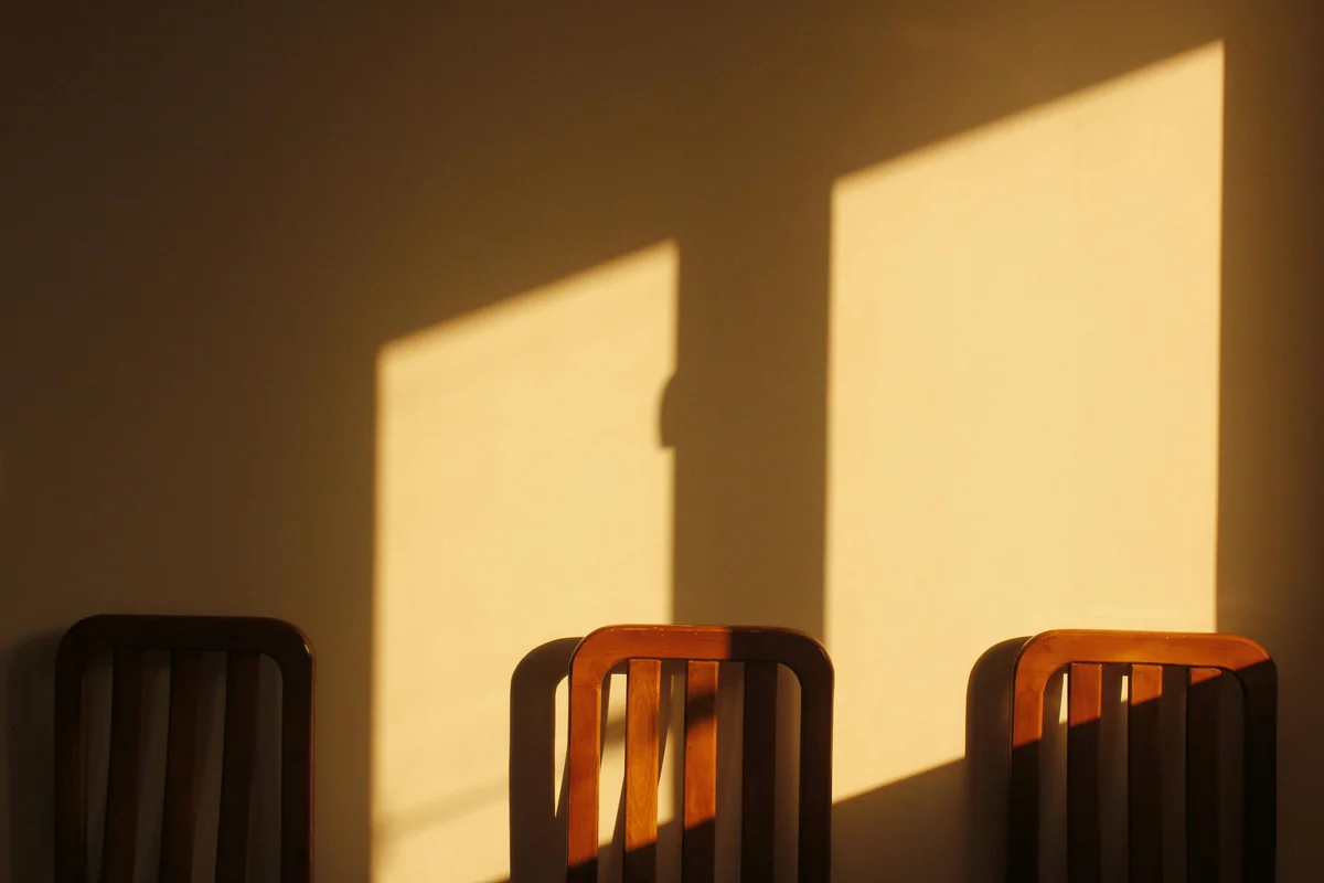 Vivir con VIH, morir con estigma: La batalla por la dignidad que continúa después de la muerte
